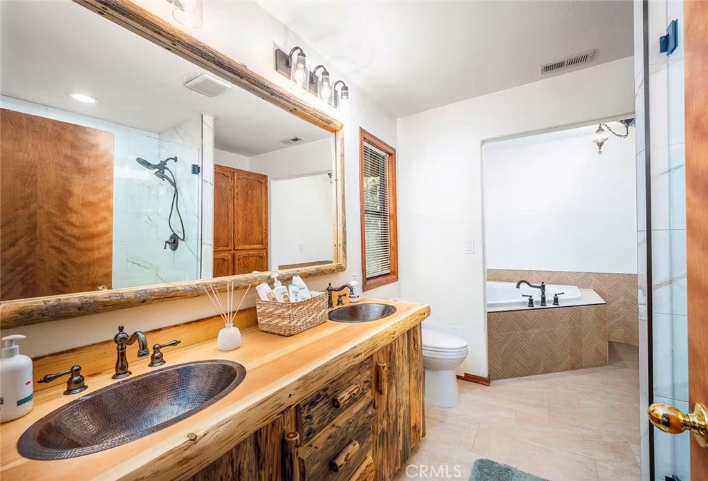 Crestline, California, 92325, United States, 3 Bedrooms Bedrooms, ,3 BathroomsBathrooms,Residential,For Sale,1939117