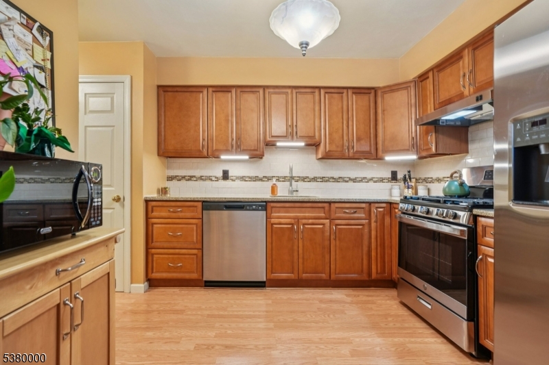 Edison Twp., New Jersey, 08820, United States, 2 Bedrooms Bedrooms, ,2 BathroomsBathrooms,Residential,For Sale,1926021