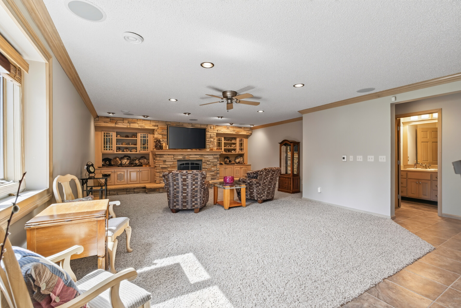  Elegant Fox Ridge Retreat with Exceptional Entertaining Spaces - 物件實景