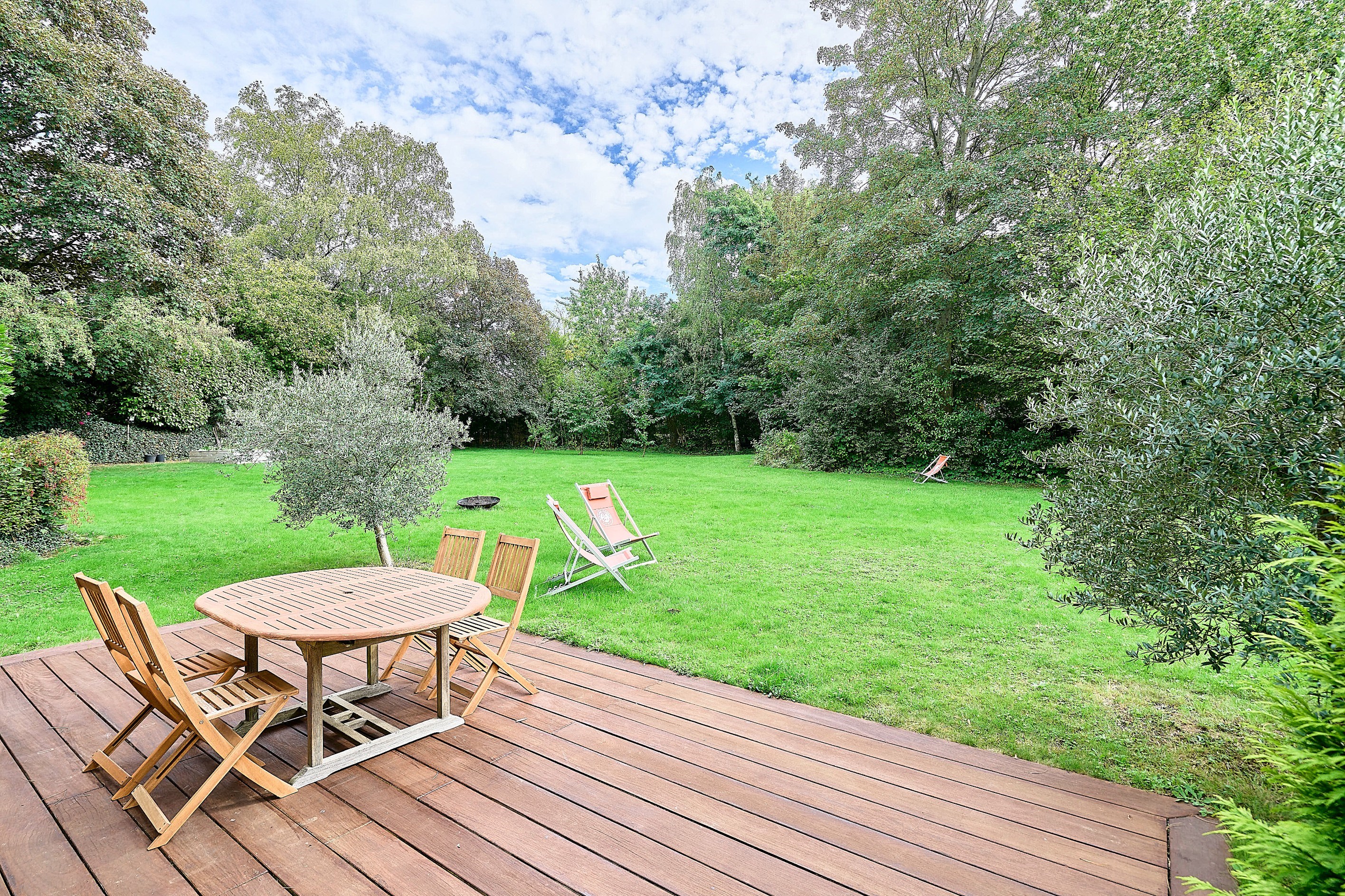  Substantial Family Residence in Croix - 232m² with 2716m² Land - 物件實景