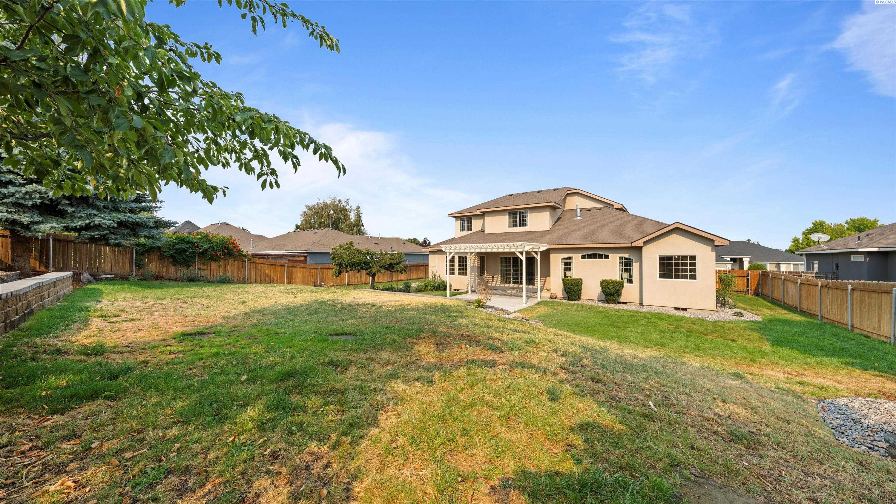 Richland, Washington, 99352, United States, 4 Bedrooms Bedrooms, ,3 BathroomsBathrooms,Residential,For Sale,1940830