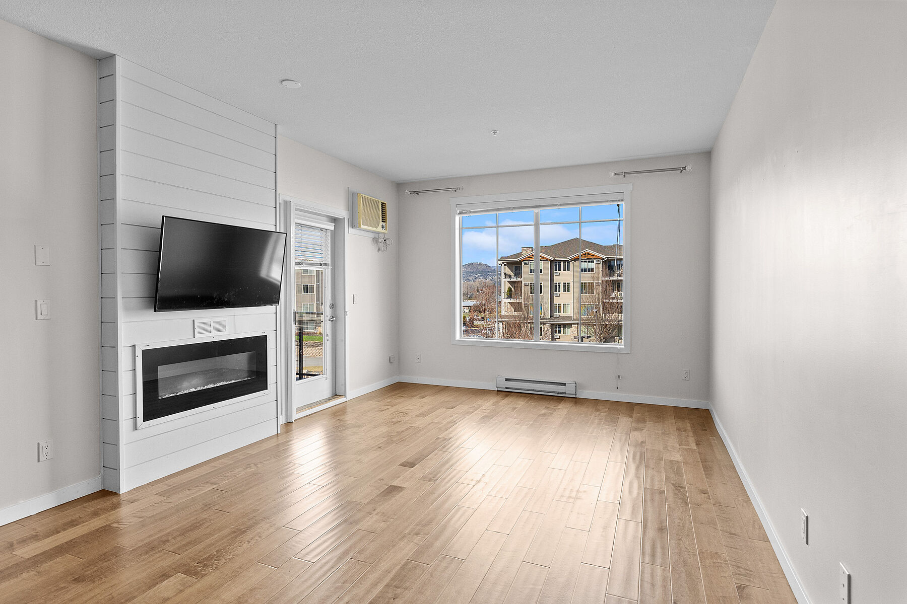  Mission Meadows Condo - 物件實景