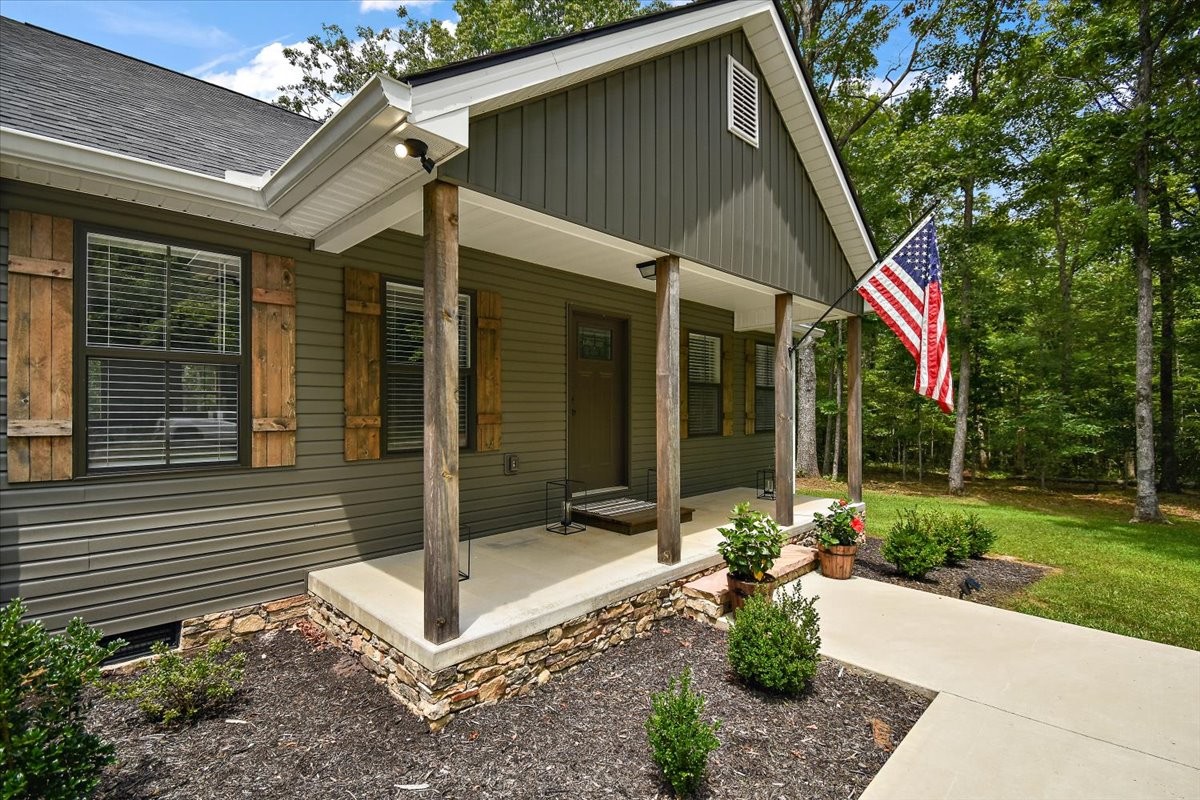Monterey, Tennessee, 38574, United States, 3 Bedrooms Bedrooms, ,2 BathroomsBathrooms,Residential,For Sale,1907598