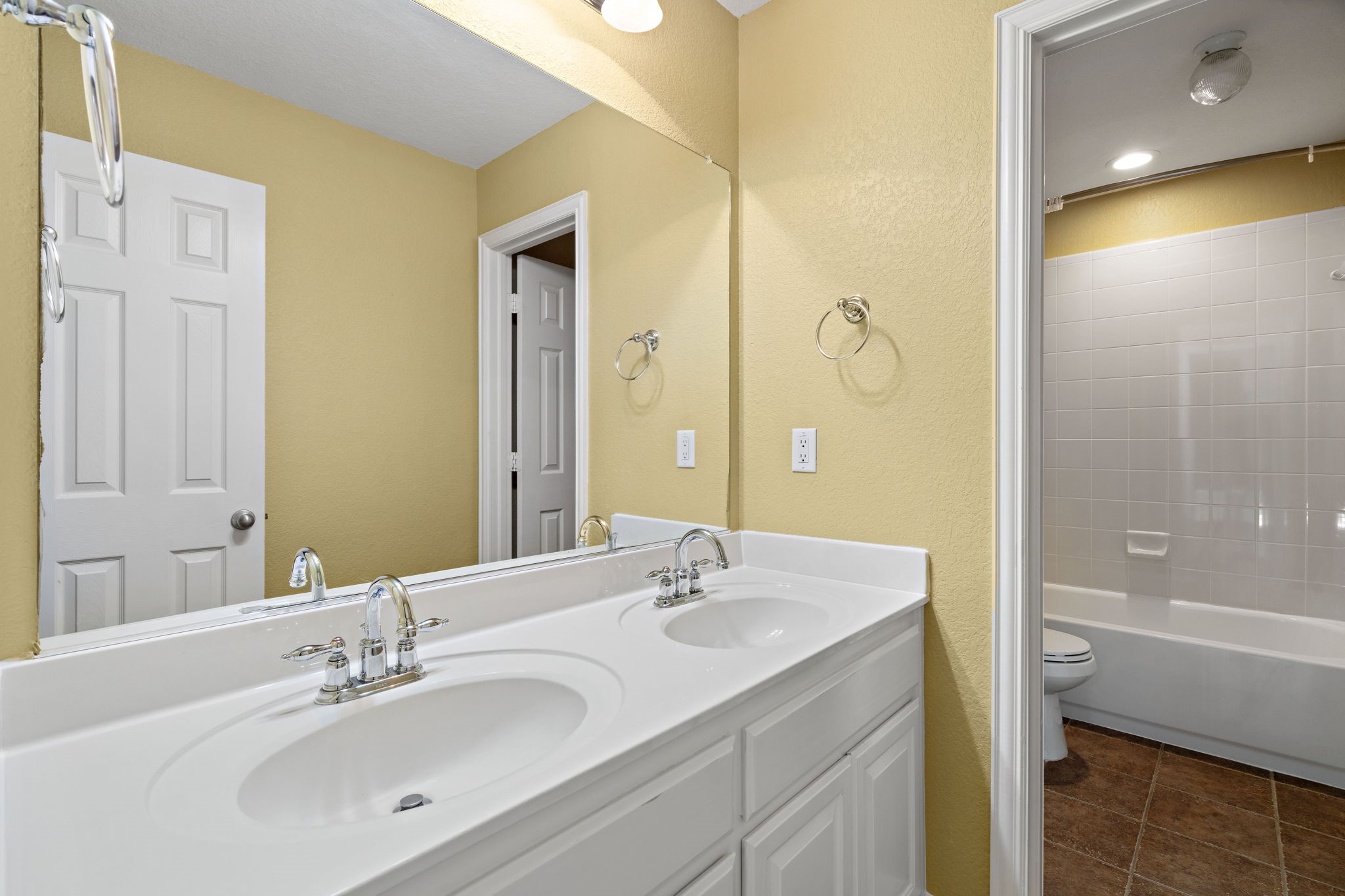 Fort Worth, Texas, 76244, United States, 4 Bedrooms Bedrooms, ,4 BathroomsBathrooms,Residential,For Sale,1901219
