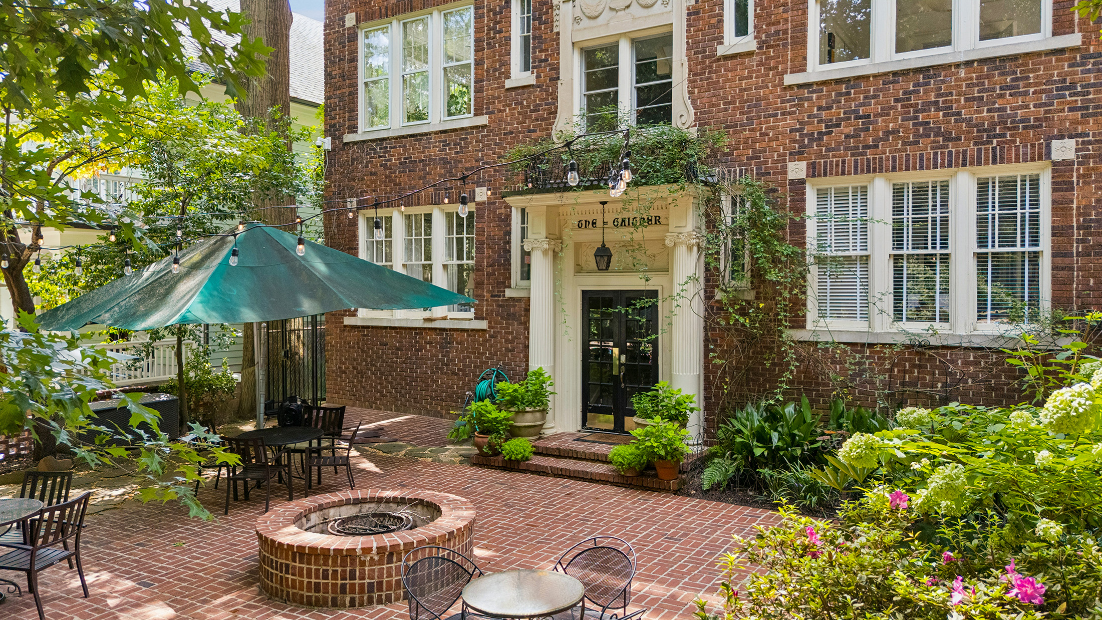  Beautifully Renovated Corner Unit in an Intimate Historic Boutique Building - 物件實景