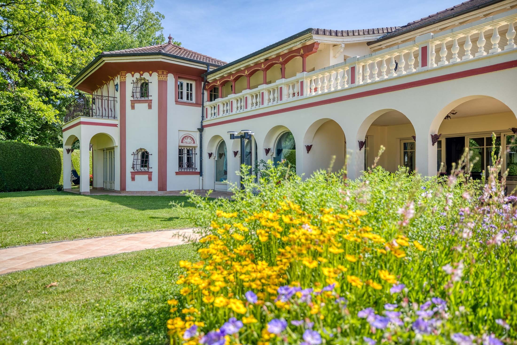  Exceptional property, unique waterfront location on Annecy