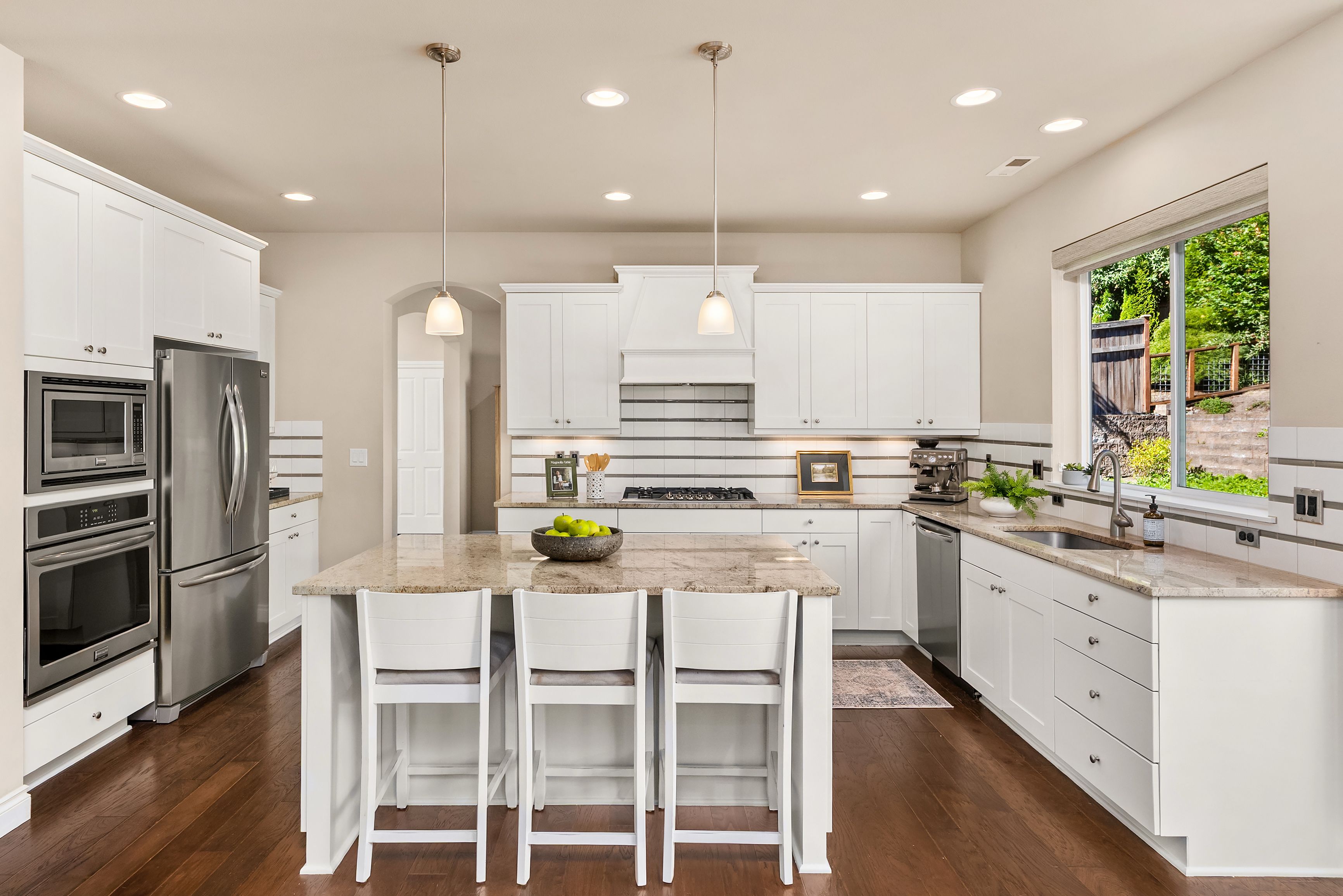  396 Ashbury Court Northwest, Bainbridge Island, WA 98110 - 物件實景