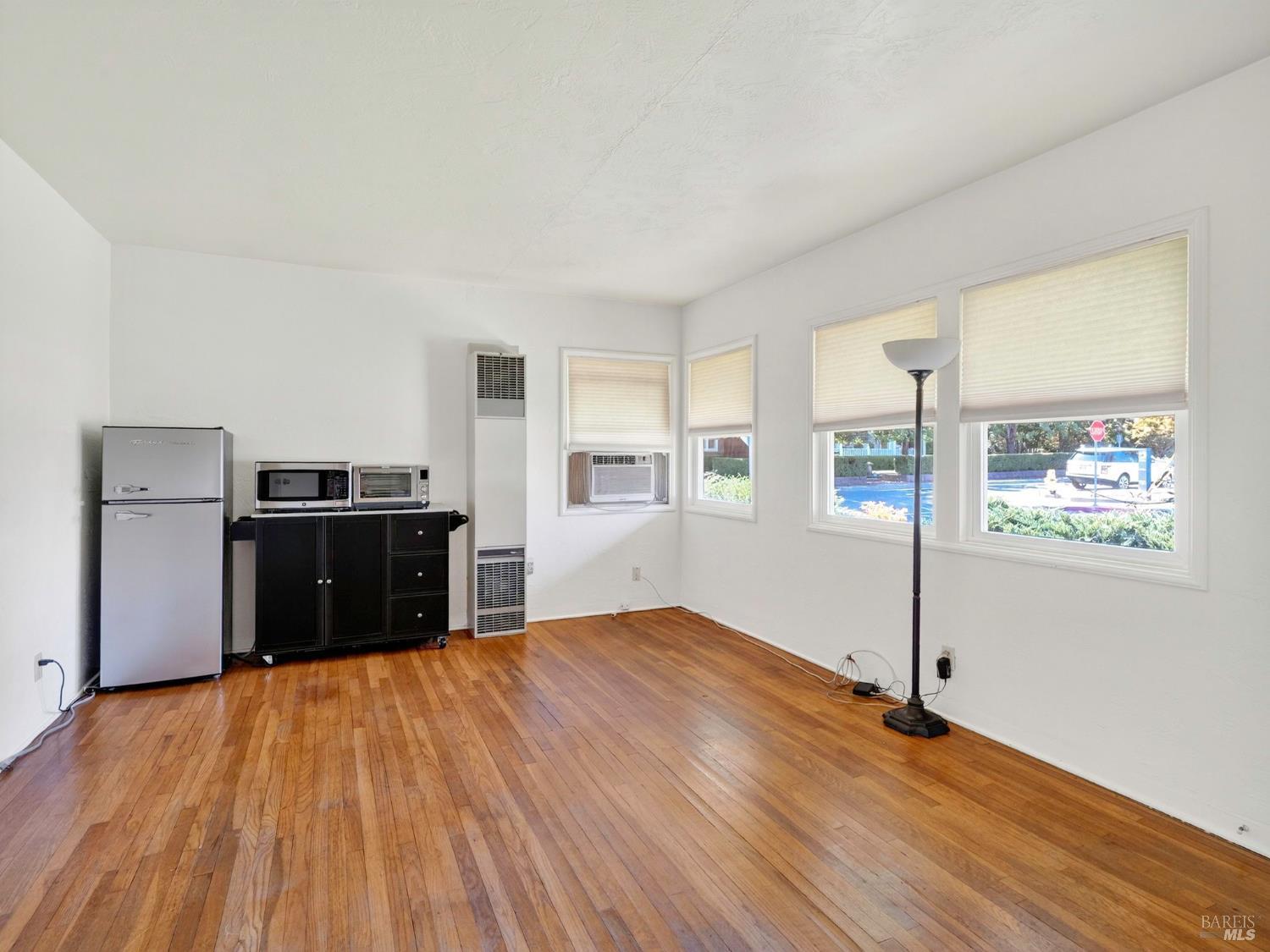 St. Helena, California, 94574, United States, 2 Bedrooms Bedrooms, ,2 BathroomsBathrooms,Residential,For Sale,1932187