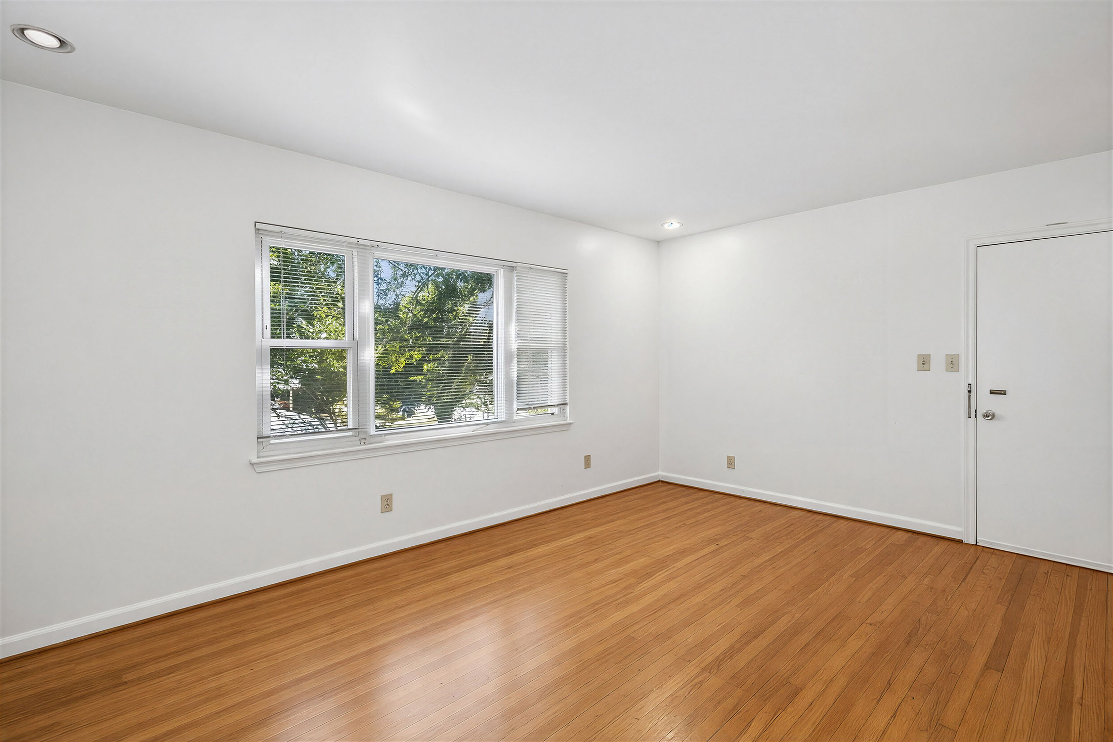  Beautifully Updated Brick Duplex Offers Rare Opportunity in the Heart of Decatur - 物件實景