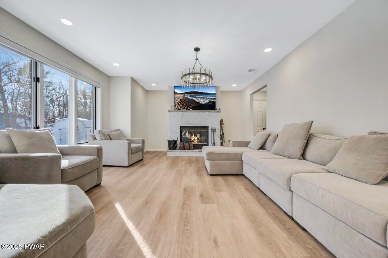 Lords Valley, Pennsylvania, 18428, United States, 6 Bedrooms Bedrooms, ,3 BathroomsBathrooms,Residential,For Sale,2001480