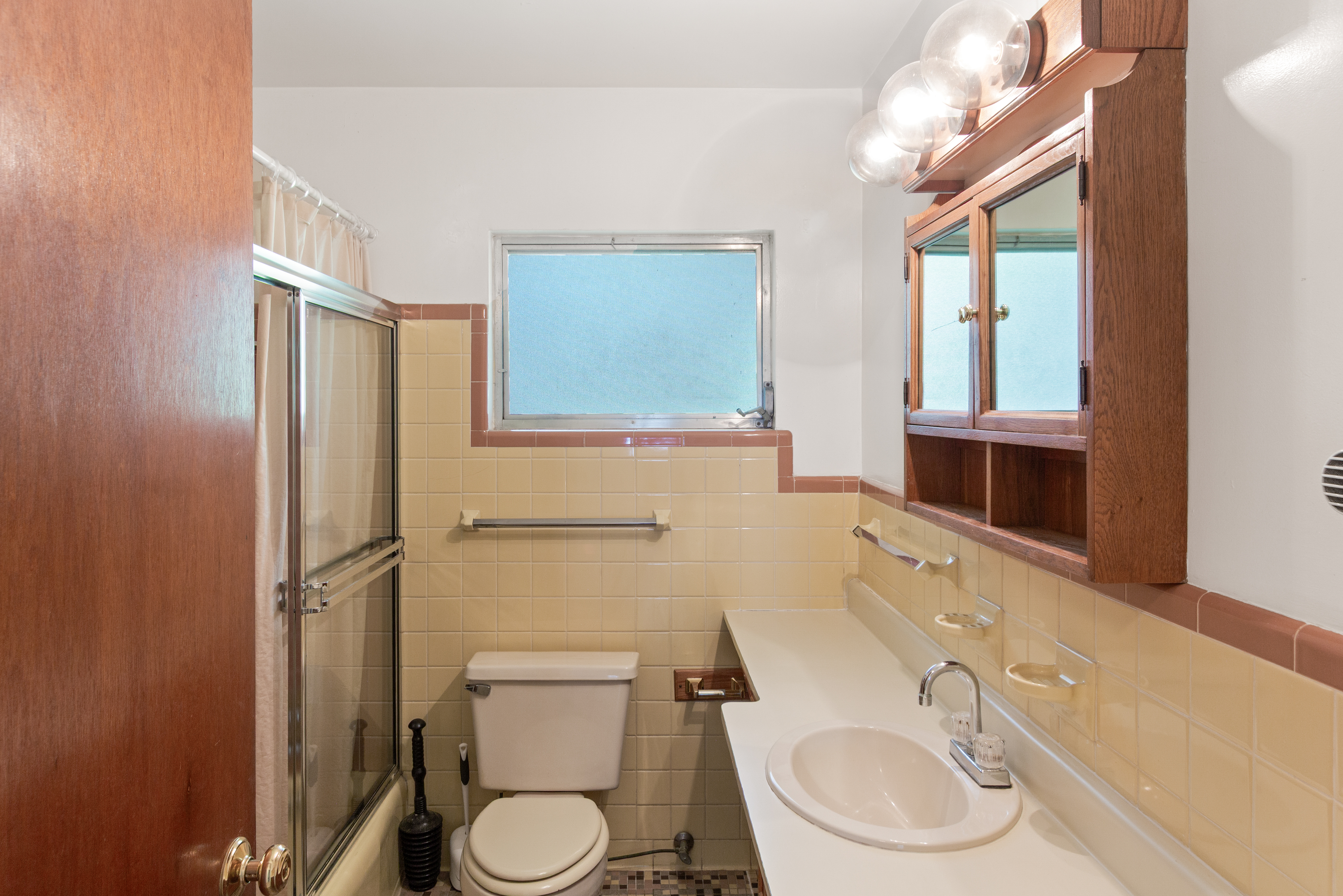 Wildwood, Florida, 34785, United States, 4 Bedrooms Bedrooms, ,2 BathroomsBathrooms,Residential,For Sale,1937472