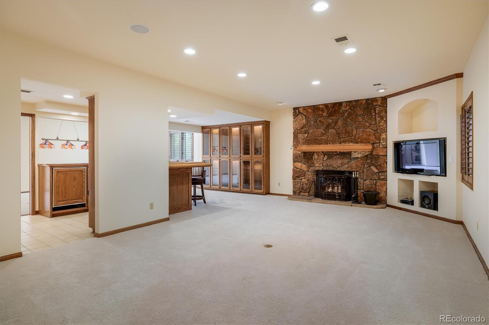 Centennial, Colorado, 80016, United States, 6 Bedrooms Bedrooms, ,4 BathroomsBathrooms,Residential,For Sale,1940890