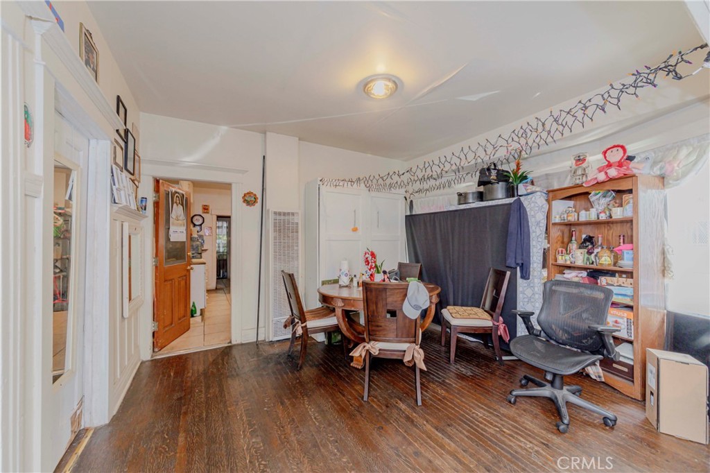 Los Angeles, California, 90018, United States, 3 Bedrooms Bedrooms, ,1 BathroomBathrooms,Residential,For Sale,1887928
