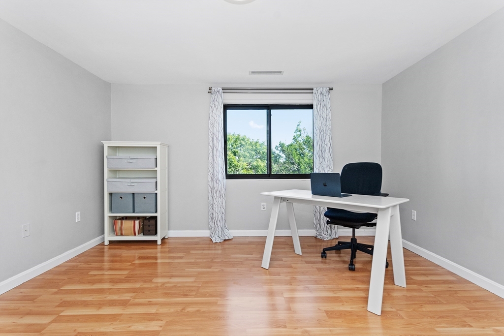 Medford, Massachusetts, 02155, United States, 2 Bedrooms Bedrooms, ,2 BathroomsBathrooms,Residential,For Sale,1939761