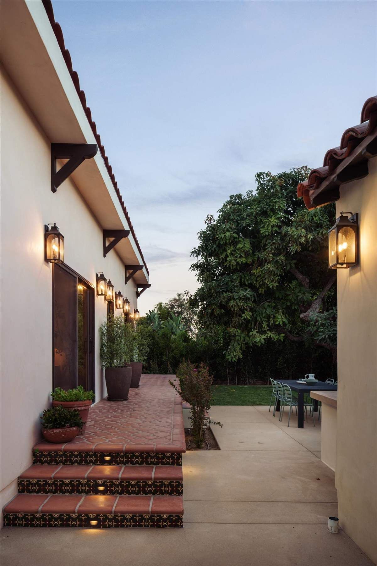  1545 N Benton Way - 物件實景