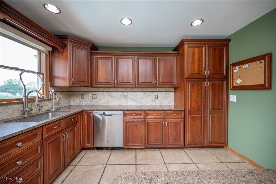 Diamond, Ohio, 44412, United States, 5 Bedrooms Bedrooms, ,5 BathroomsBathrooms,Residential,For Sale,1983781