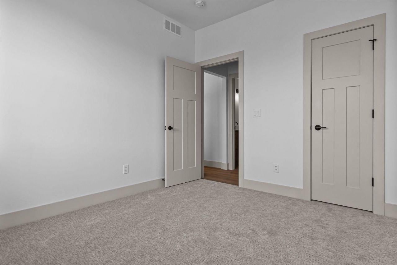 MENASHA, Wisconsin, 54952, United States, 5 Bedrooms Bedrooms, ,3 BathroomsBathrooms,Residential,For Sale,1793690