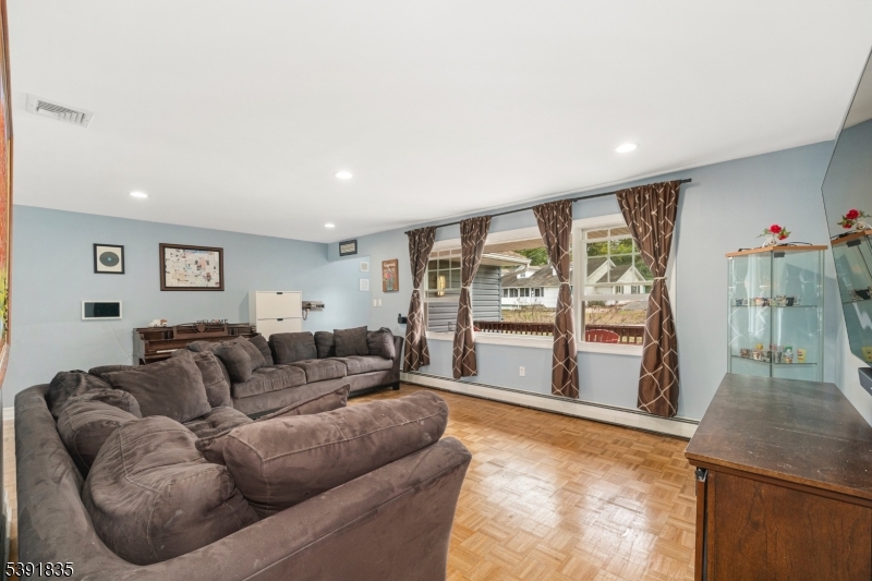 Lincoln Park Boro, New Jersey, 07035, United States, 4 Bedrooms Bedrooms, ,3 BathroomsBathrooms,Residential,For Sale,1991719