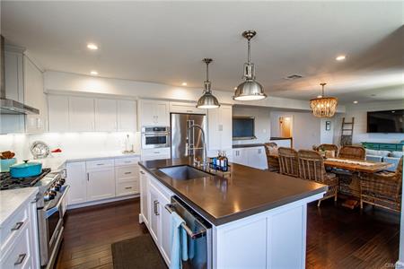 Redondo Beach, California, 90277, United States, 3 Bedrooms Bedrooms, ,2 BathroomsBathrooms,Residential,For Sale,1914316