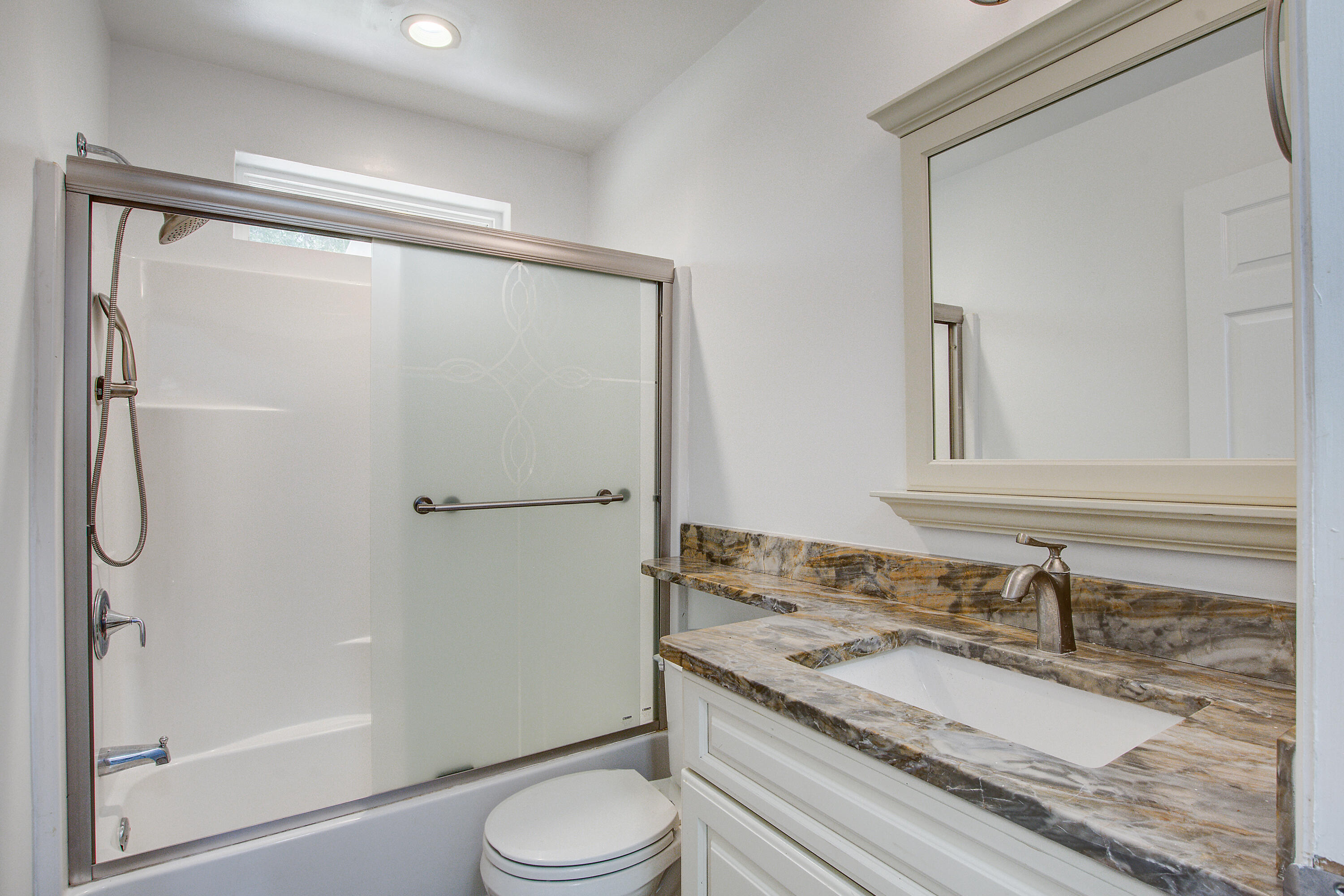 Hanahan, South Carolina, 29410, United States, 3 Bedrooms Bedrooms, ,3 BathroomsBathrooms,Residential,For Sale,1819163