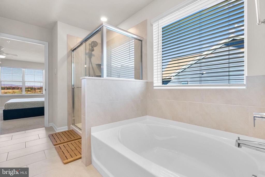 Frederick, Maryland, 21701, United States, 5 Bedrooms Bedrooms, ,4 BathroomsBathrooms,Residential,For Sale,1987107