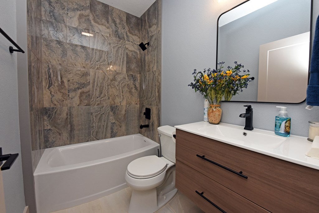 Young Harris, Georgia, 30582, United States, 3 Bedrooms Bedrooms, ,2 BathroomsBathrooms,Residential,For Sale,1859121