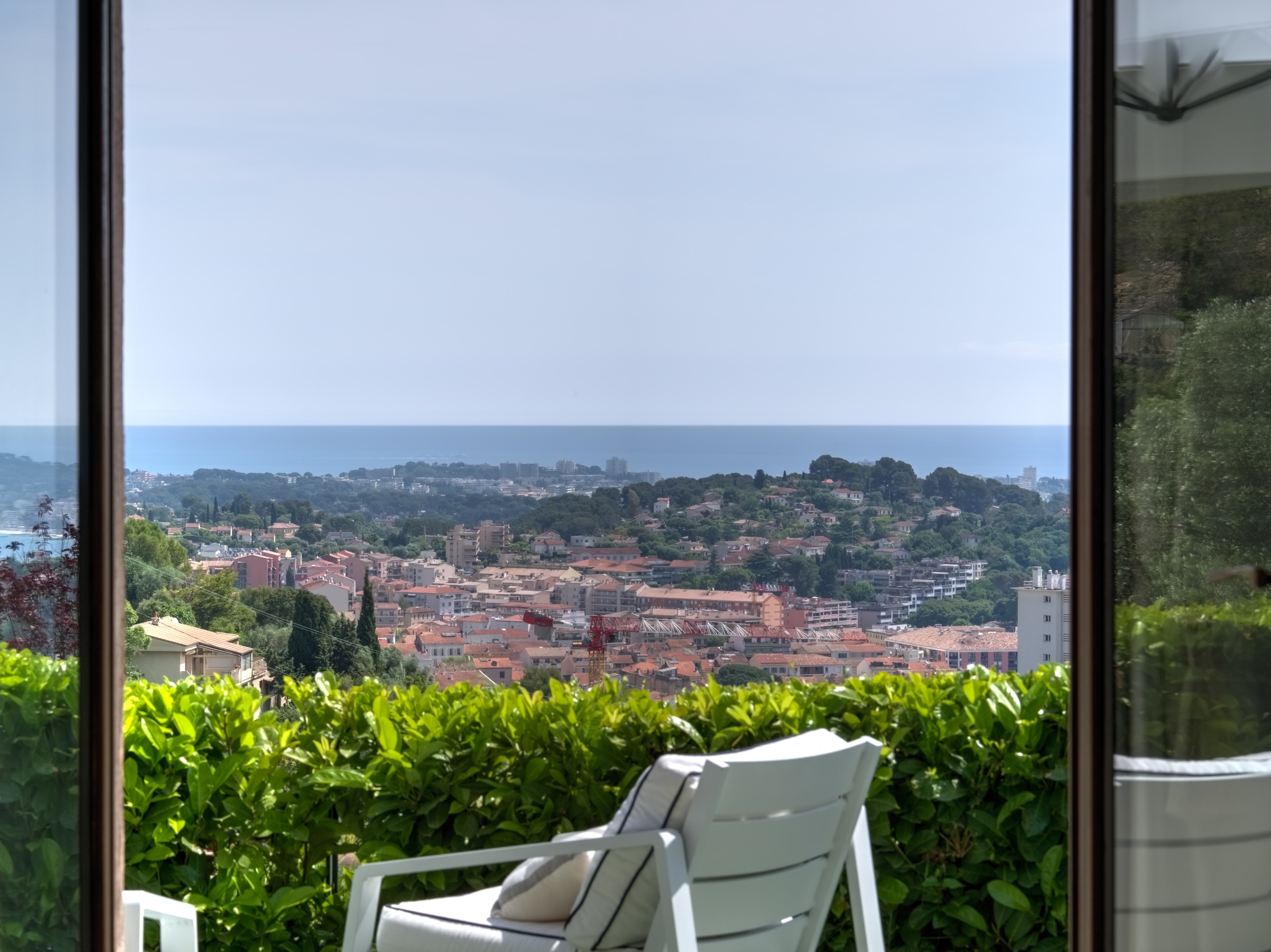  Renovated sea view villa for sale in Les Fumades, Vallauris, private gated esta… - 物件實景