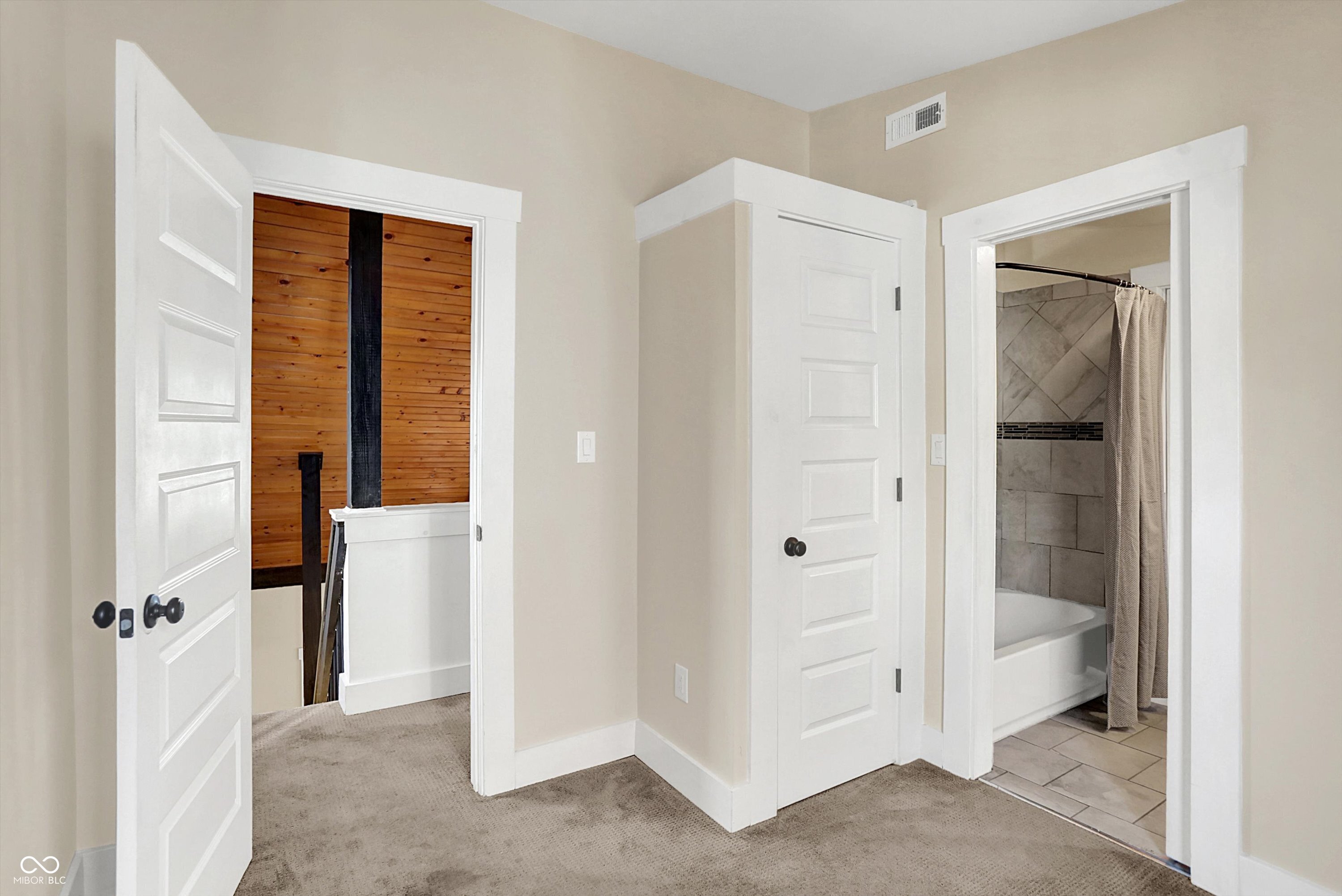 Zionsville, Indiana, 46077, United States, 3 Bedrooms Bedrooms, ,2 BathroomsBathrooms,Residential,For Sale,1981212