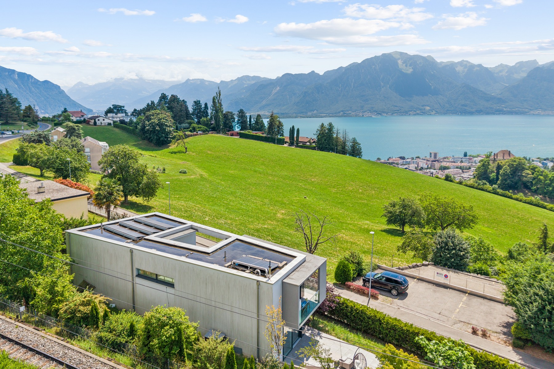  Panoramic view from this contemporary villa - 物件實景