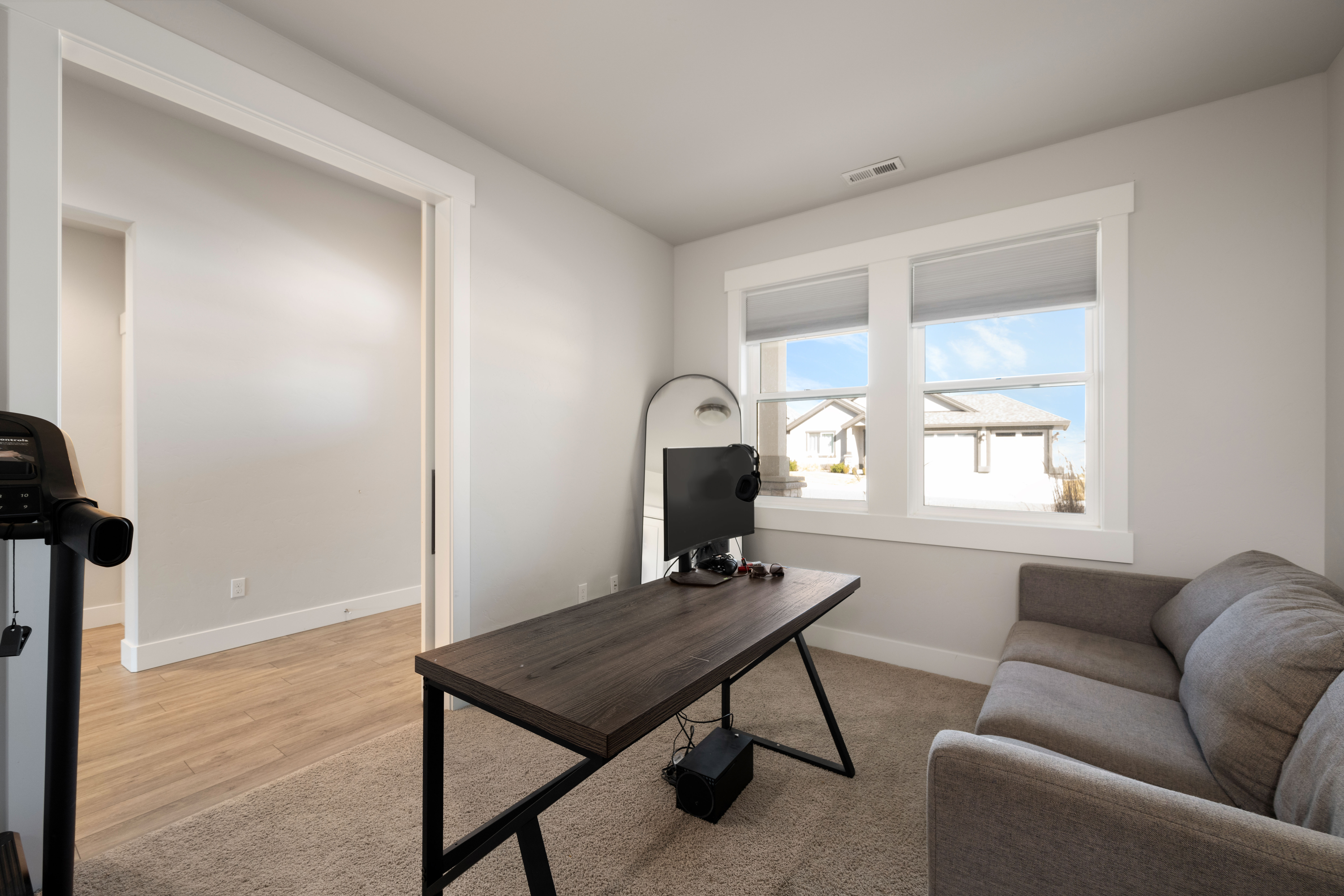  Coffered Ceilings, 2020 Build, One Level - 物件實景