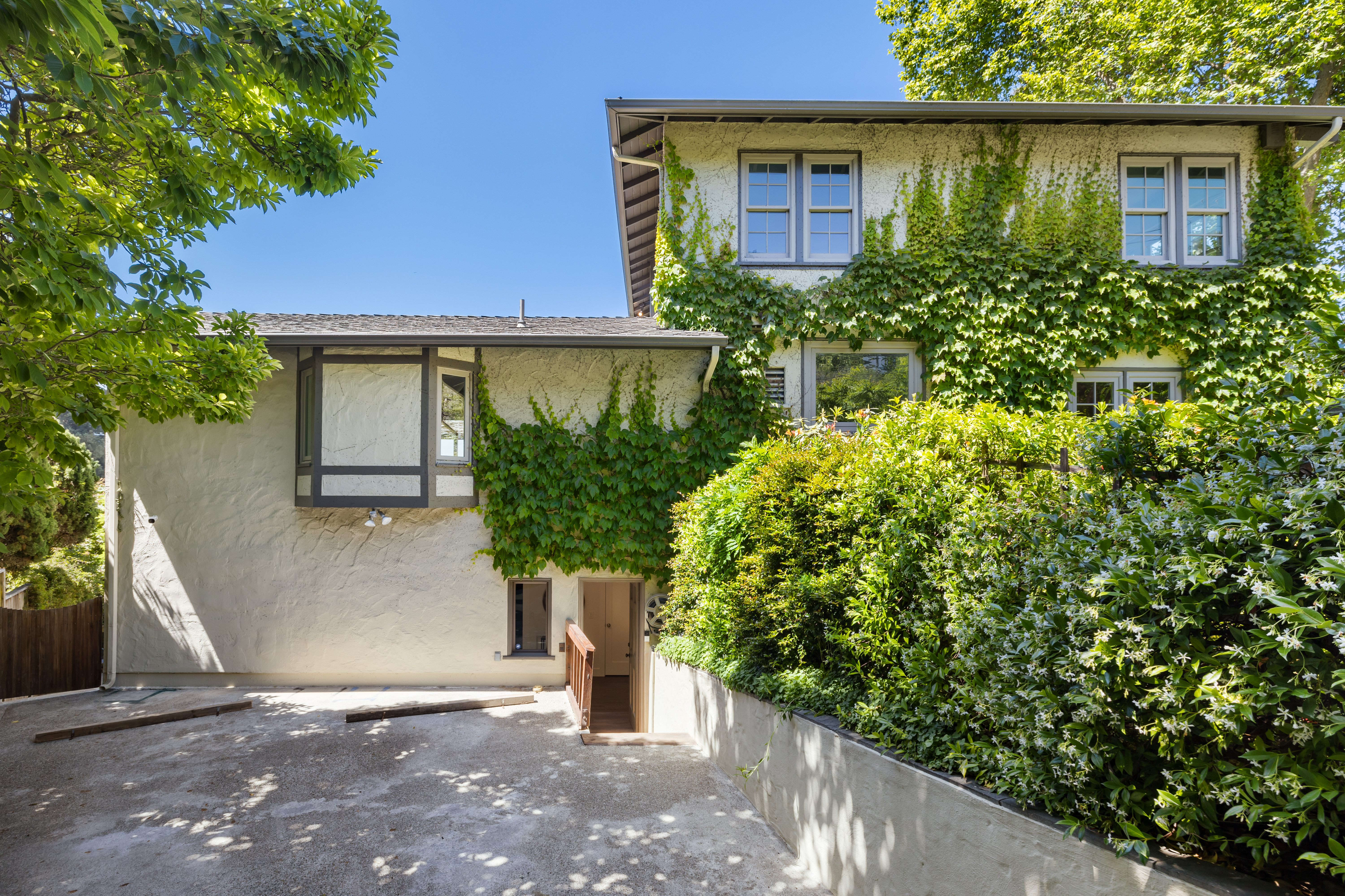  Timeless Berkeley Hills Gem with Spectacular Gardens and Bay Views - 物件實景