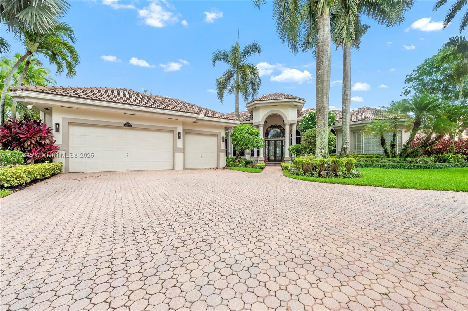 Weston, Florida, 33332, United States, 5 Bedrooms Bedrooms, ,6 BathroomsBathrooms,Residential,For Sale,1896752