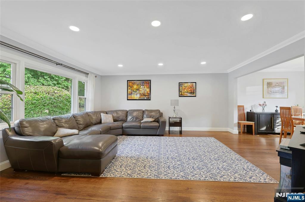 River Edge, New Jersey, 07661, United States, 4 Bedrooms Bedrooms, ,3 BathroomsBathrooms,Residential,For Sale,1988189