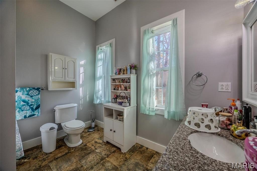 Lebanon, Missouri, 65536, United States, 4 Bedrooms Bedrooms, ,4 BathroomsBathrooms,Residential,For Sale,1976703