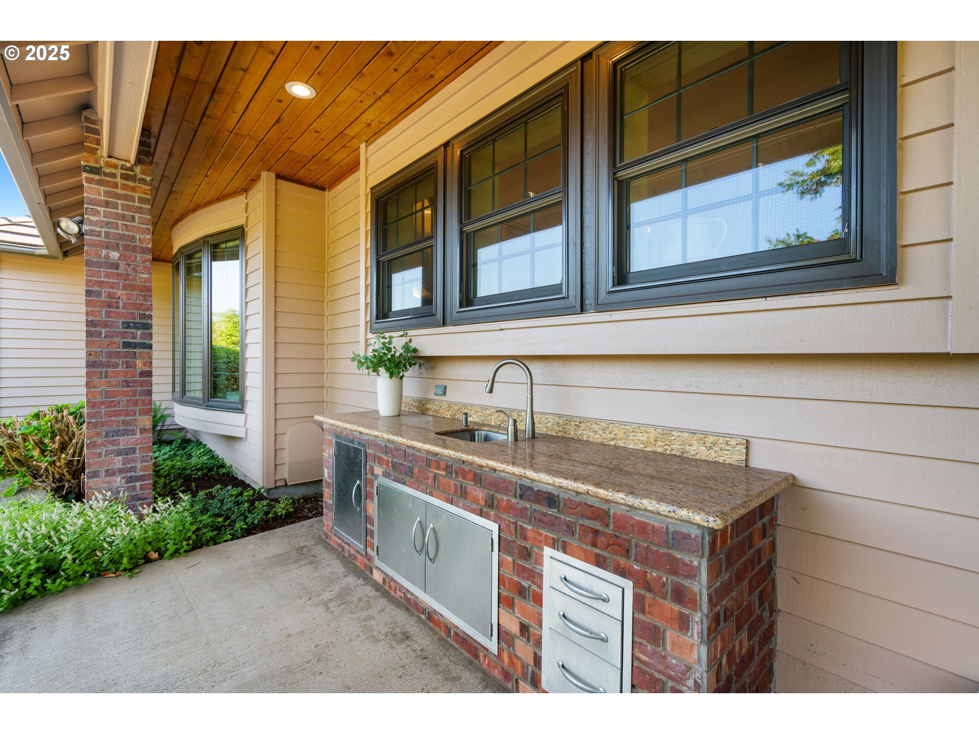 Vancouver, Washington, 98685, United States, 3 Bedrooms Bedrooms, ,4 BathroomsBathrooms,Residential,For Sale,2003472