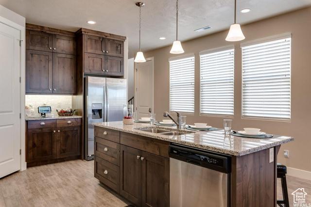 Santa Clara, Utah, 84765, United States, 3 Bedrooms Bedrooms, ,4 BathroomsBathrooms,Residential,For Sale,1895244