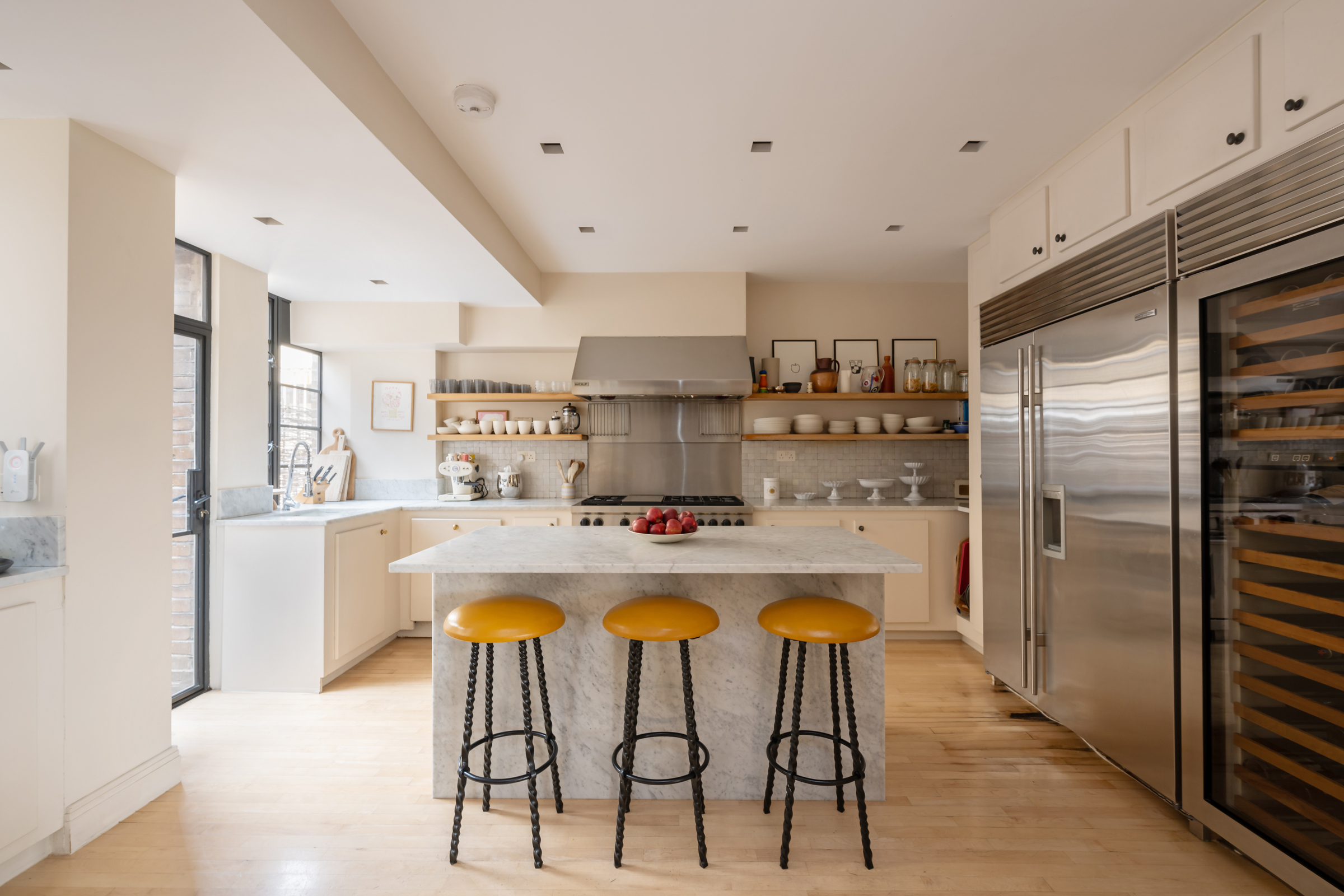  Fabulous fifth floor four bedroom apartment - 物件實景
