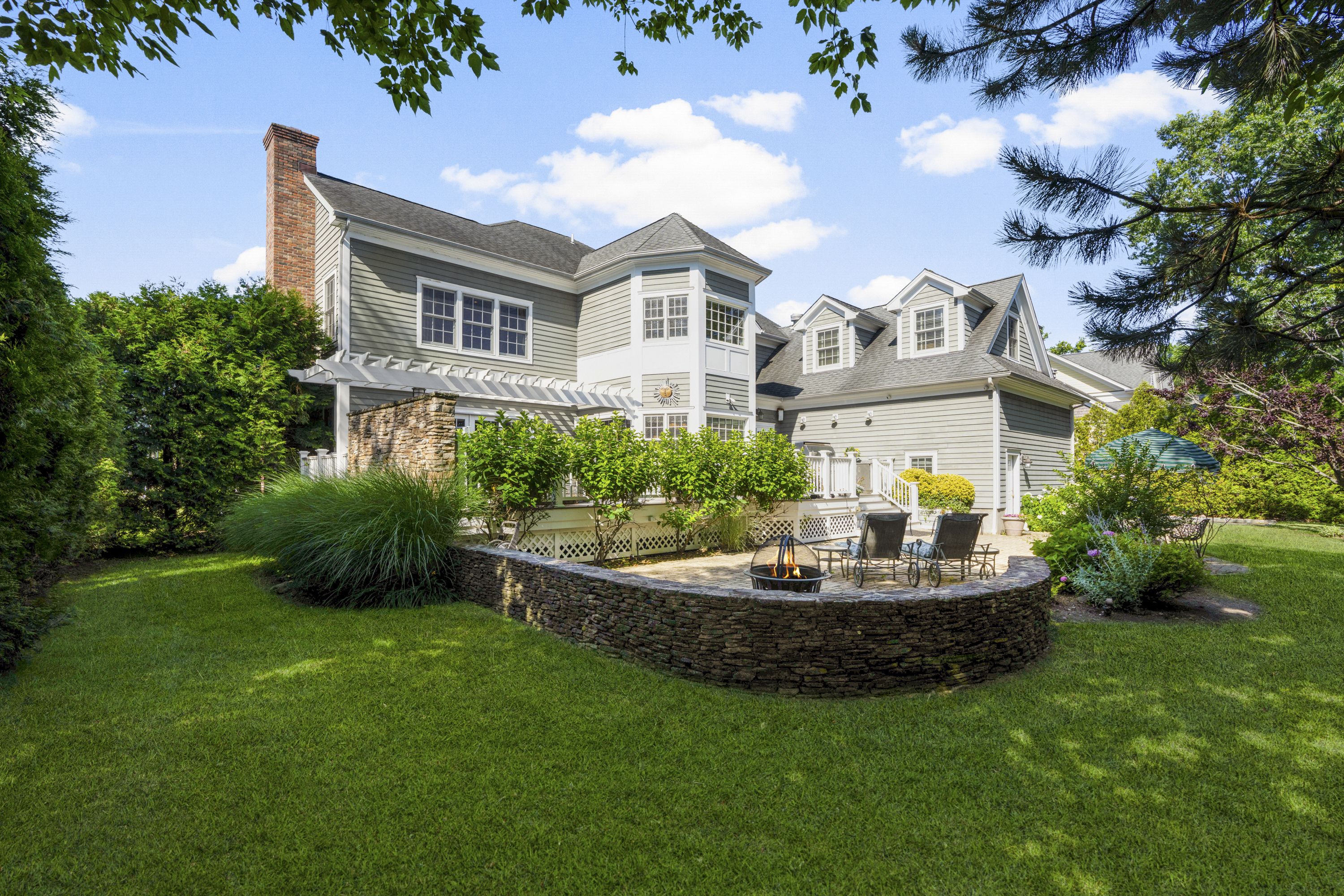  Elegant Larchmont Colonial - 物件實景
