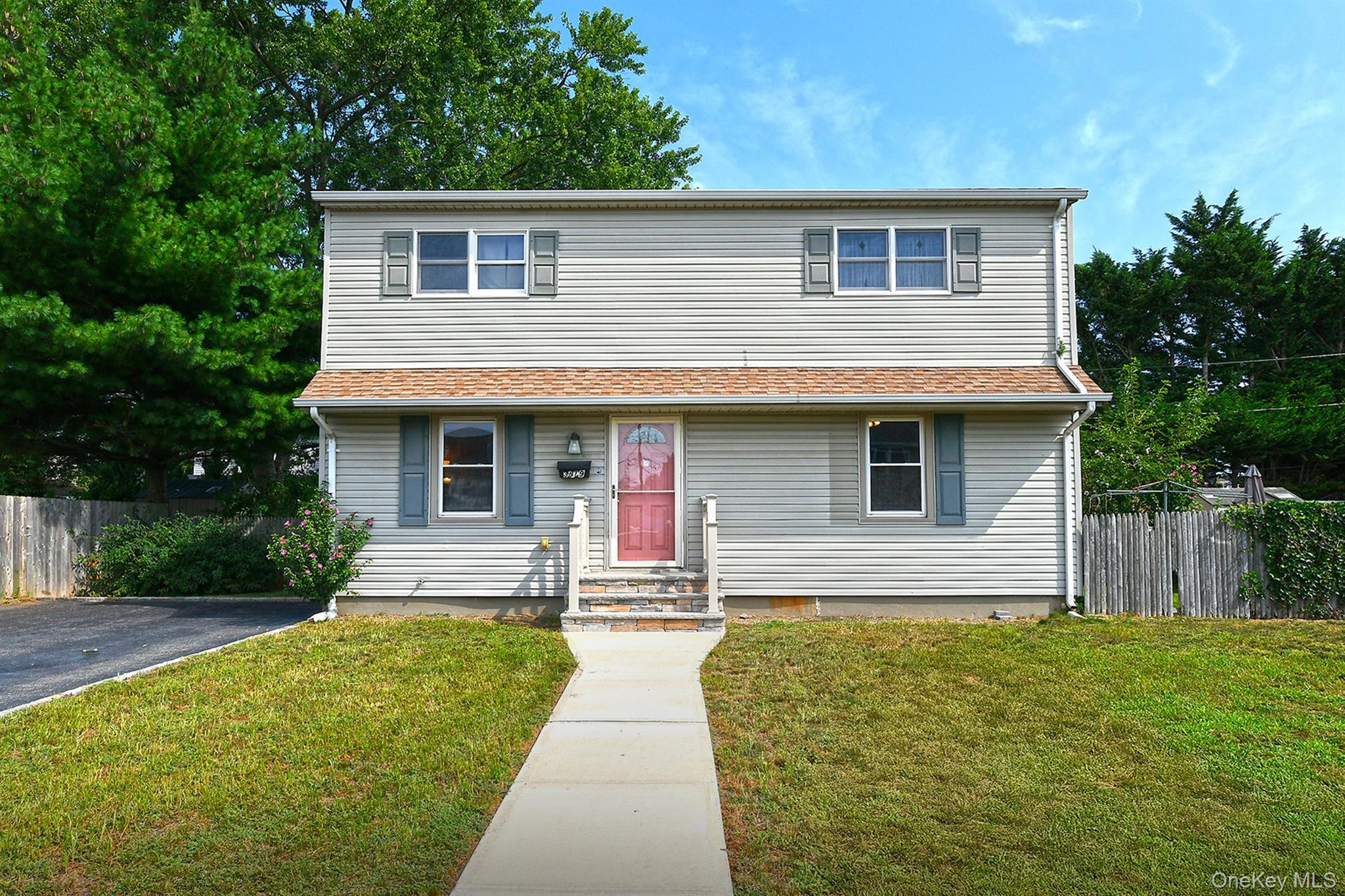 Lark St, Levittown, NY 11756