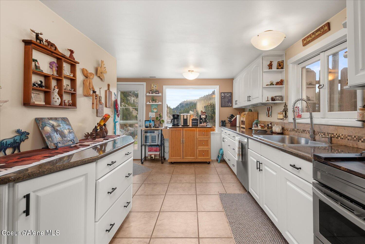 Metaline Falls, Washington, 99153, United States, 5 Bedrooms Bedrooms, ,3 BathroomsBathrooms,Residential,For Sale,1980097