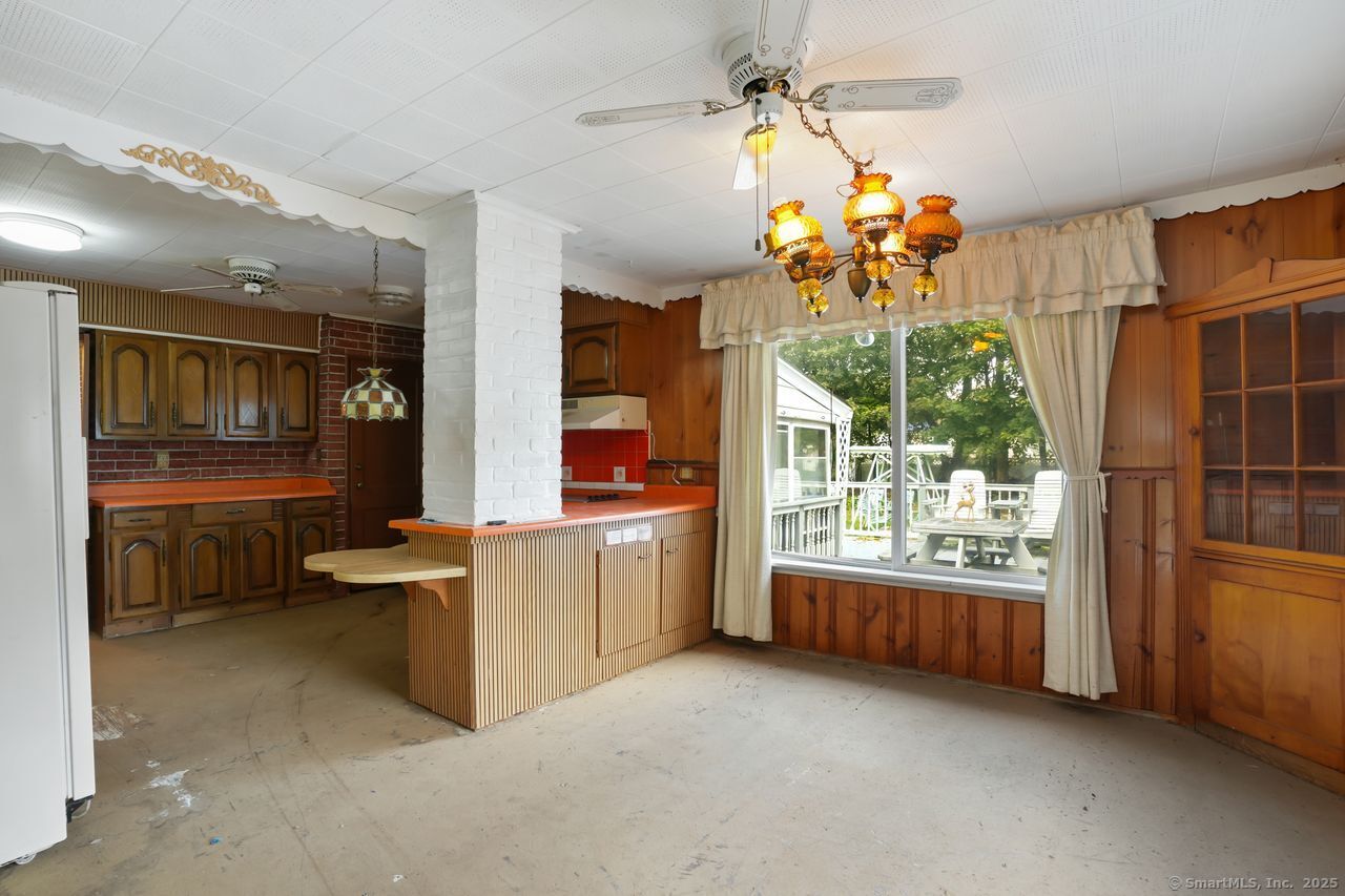 Stratford, Connecticut, 06615, United States, 3 Bedrooms Bedrooms, ,1 BathroomBathrooms,Residential,For Sale,1965569