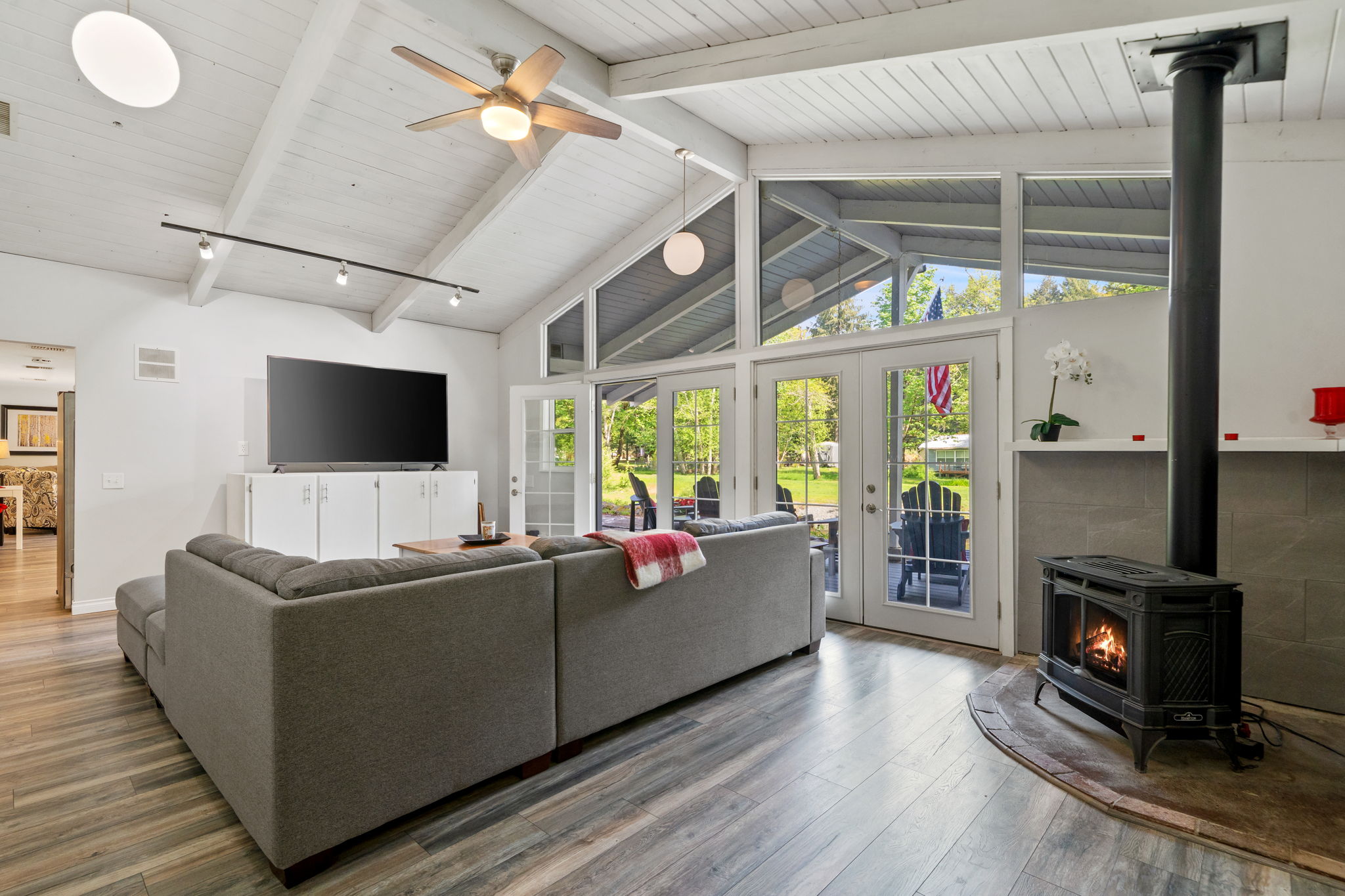  560 Mountain Trail Road, Brinnon, WA 98320 - 物件實景