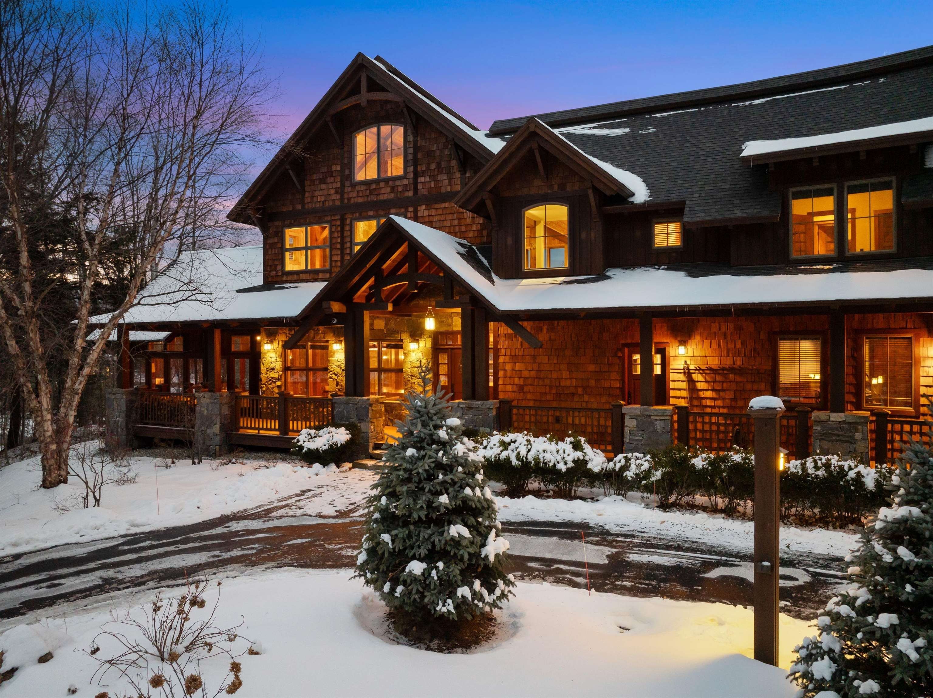 Lincoln, New Hampshire, 03251, United States, 7 Bedrooms Bedrooms, ,4 BathroomsBathrooms,Residential,For Sale,1983511