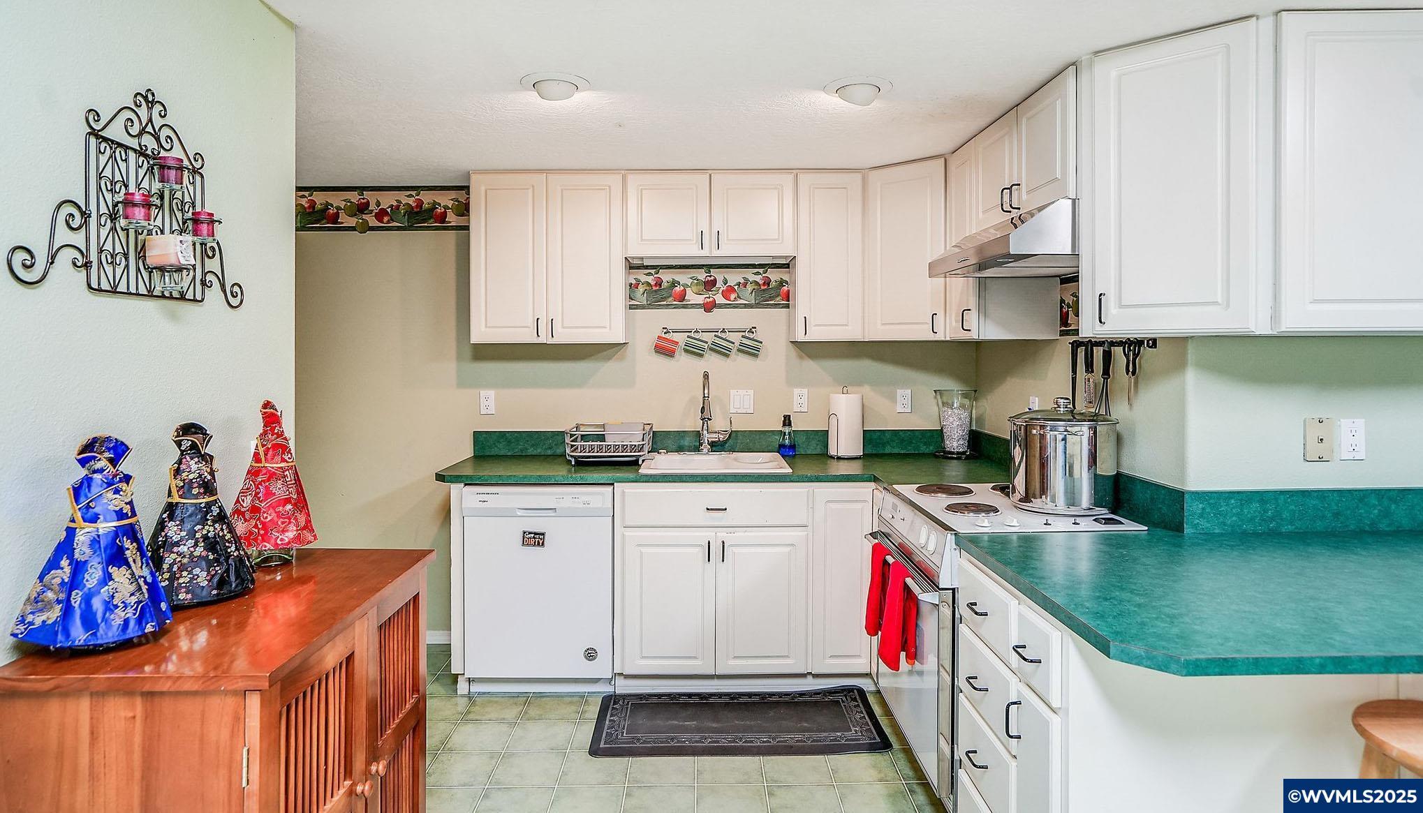 Salem, Oregon, 97302, United States, 5 Bedrooms Bedrooms, ,4 BathroomsBathrooms,Residential,For Sale,1728980