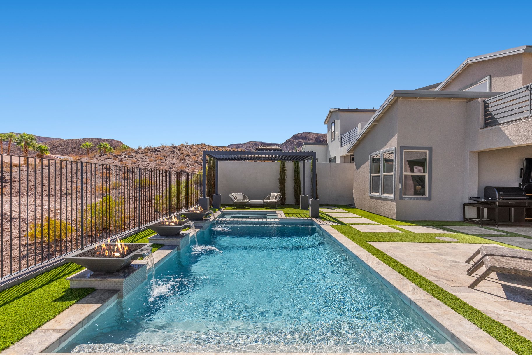  Mountainside Henderson Retreat with Strip Views & Resort-Style Backyard - 物件實景