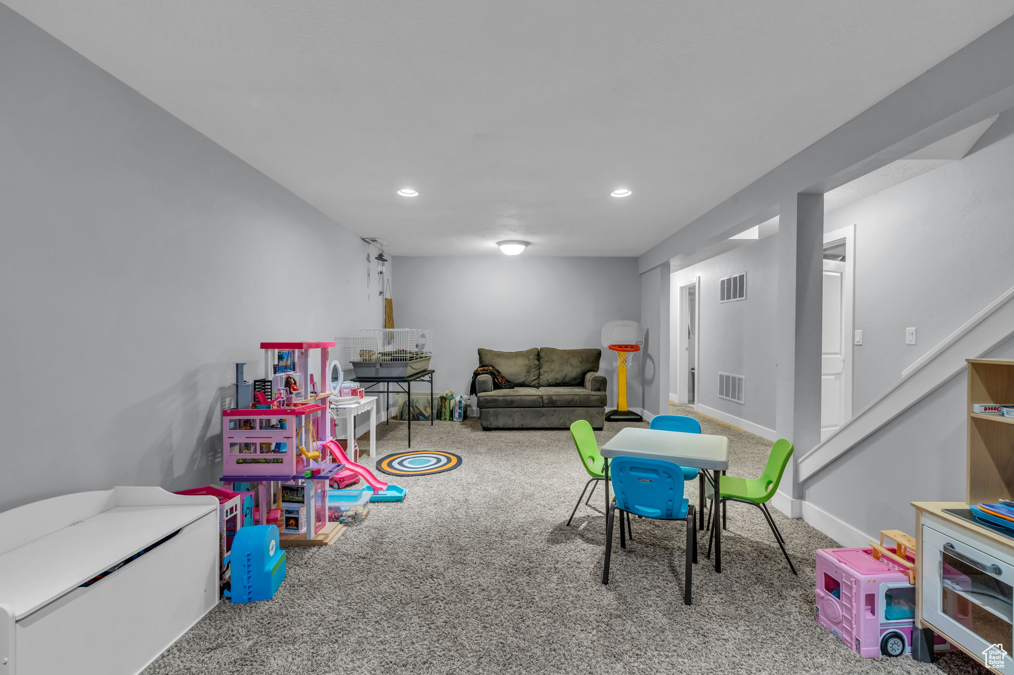 Sandy, Utah, 84070, United States, 5 Bedrooms Bedrooms, ,1 BathroomBathrooms,Residential,For Sale,1753119