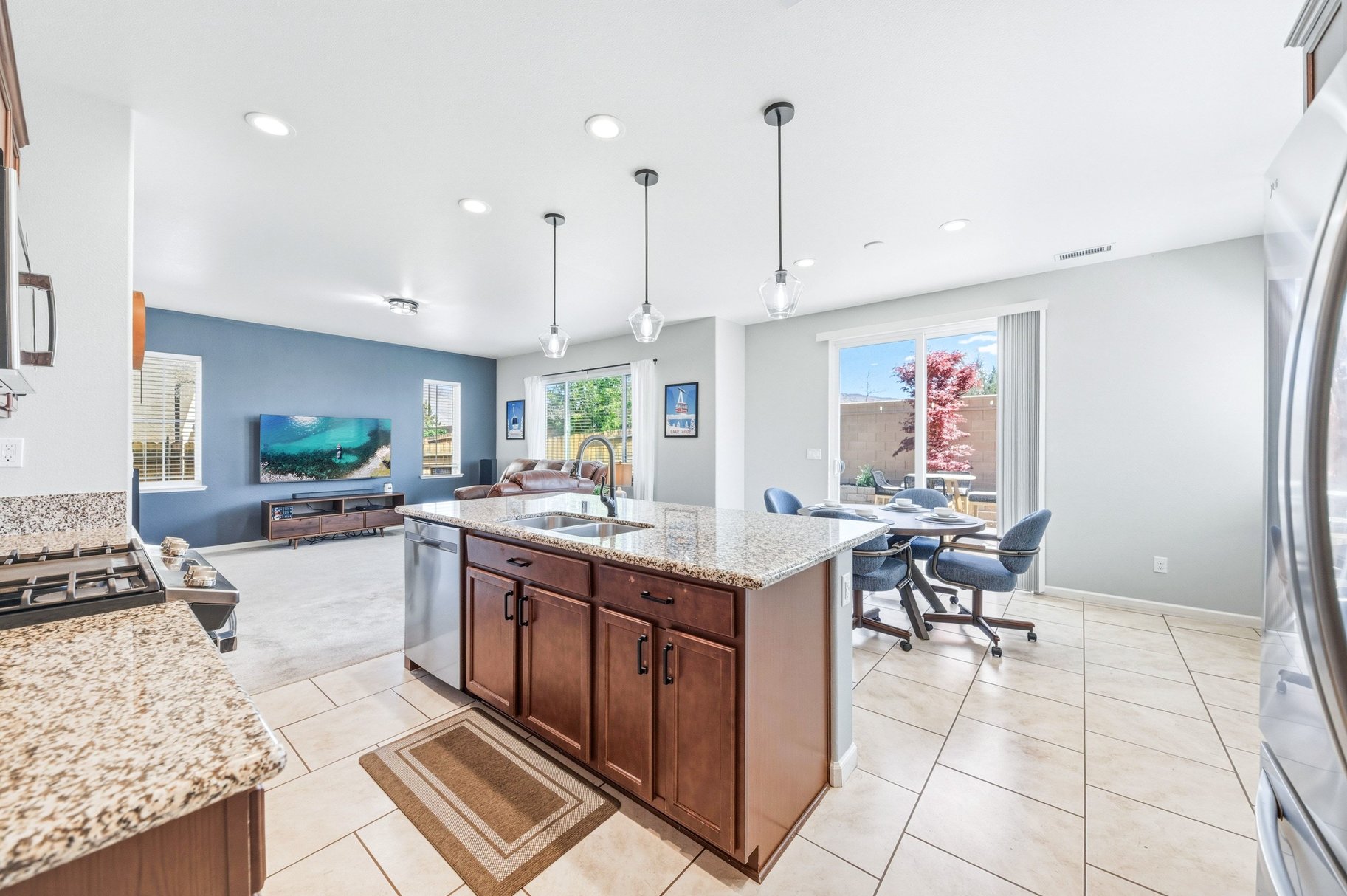  Turn-Key Home Close to Parks, Shopping & Trails - 物件實景