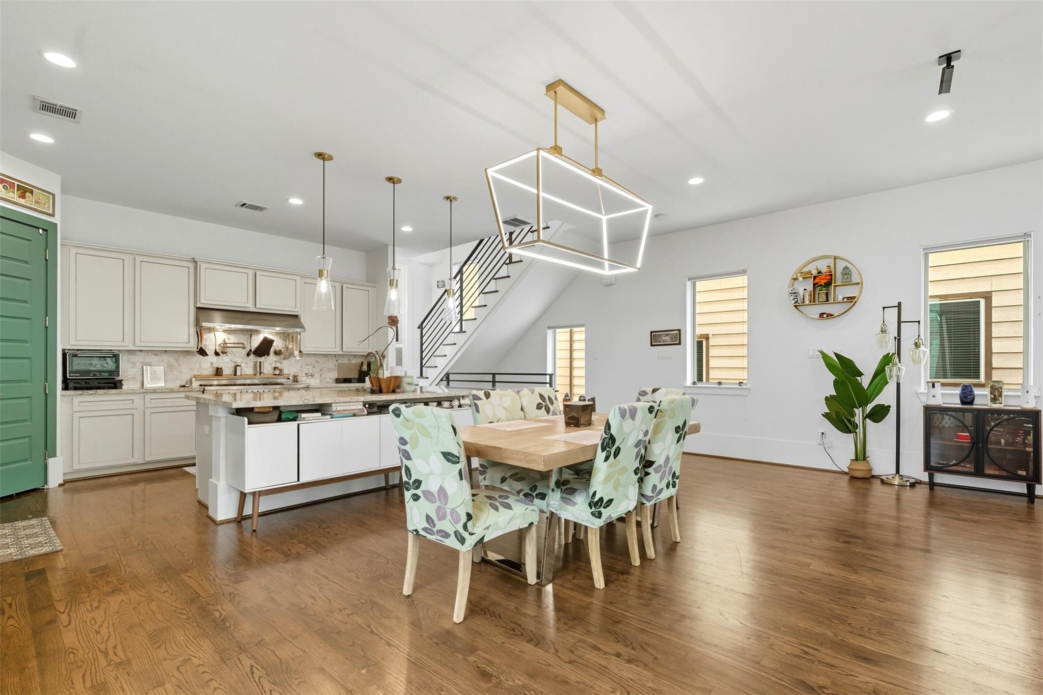 Houston, Texas, 77006, United States, 3 Bedrooms Bedrooms, ,4 BathroomsBathrooms,Residential,For Sale,1977830