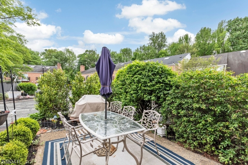 Scotch Plains Twp., New Jersey, 07076, United States, 2 Bedrooms Bedrooms, ,3 BathroomsBathrooms,Residential,For Sale,1999583