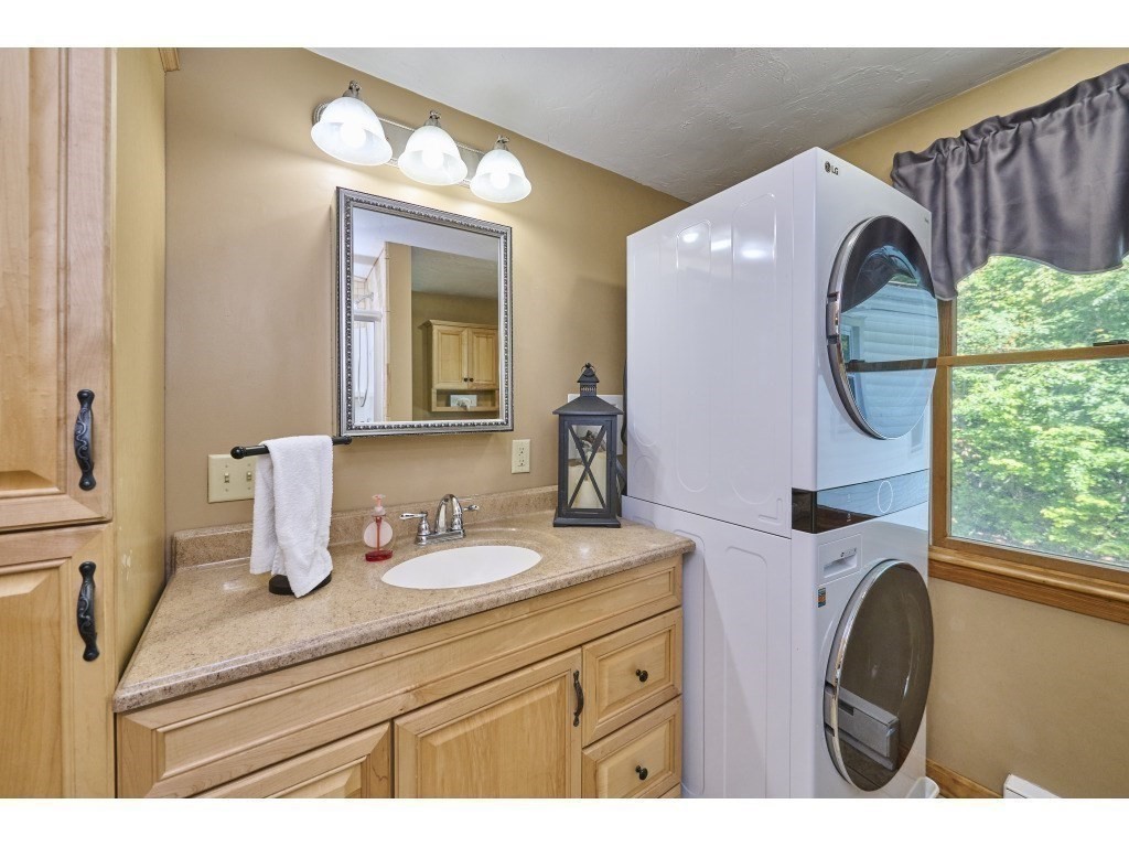 Stoughton, Massachusetts, 02072, United States, 7 Bedrooms Bedrooms, ,5 BathroomsBathrooms,Residential,For Sale,1943910